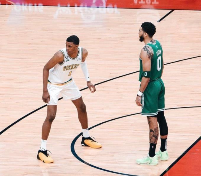 们的态度似, 就没那么幸